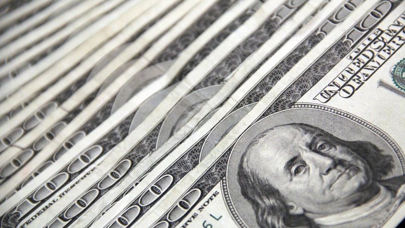 100-us-dollar-banknotes-3531895.jpg