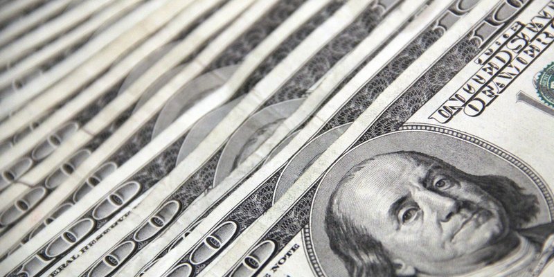 100-us-dollar-banknotes-3531895.jpg